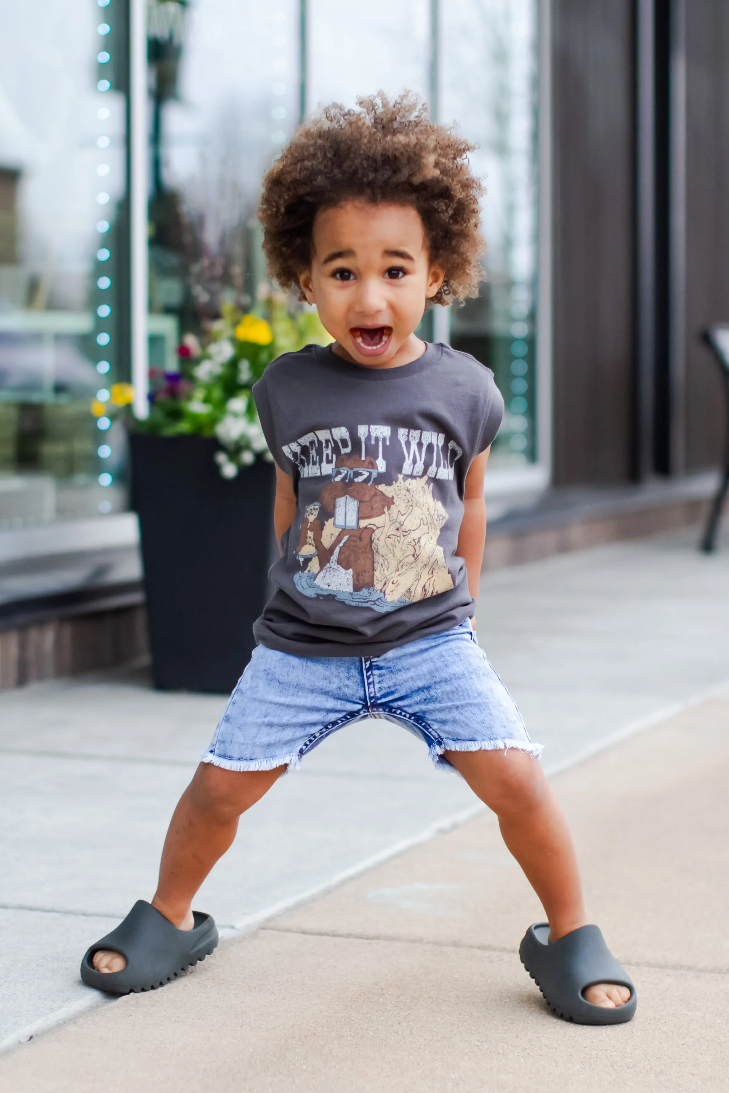Lenox James - Cut-Off Denim Shorts in Midwash
